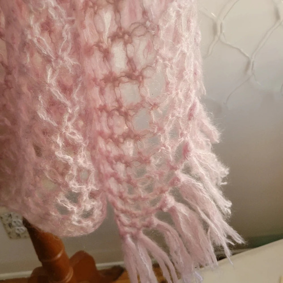 Vintage Shawl Light Pink/Mauve Crocheted Knit Wrap - Picture 7 of 10